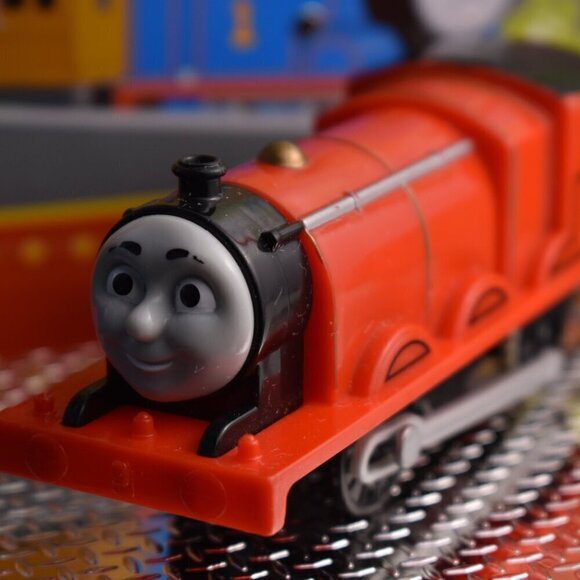 James Trackmaster Motorized Train Engine Thomas & Friends Mattel Gullane 2014 - Picture 2 of 13